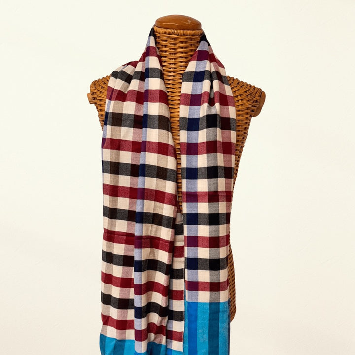 CHIP Pure Pashmina Scarf – Close-Up Checkered Weave Texture & Thread Detail | Indus Weavers