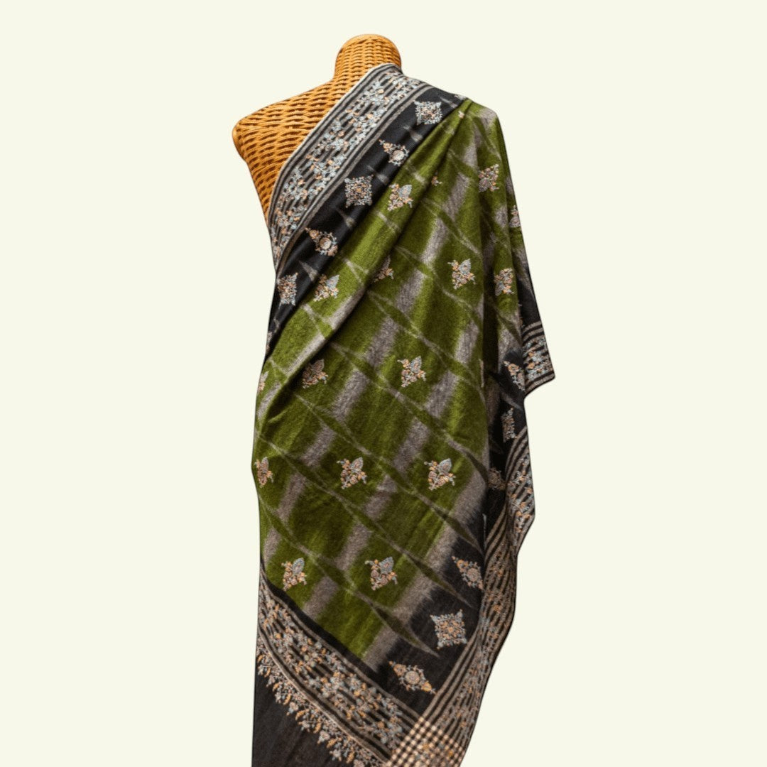 COSMIC Handwoven Kashmiri Pashmina – Flat Lay Showing Full 100x200cm Ombré Green Blue Cashmere Shawl | Indus Weavers