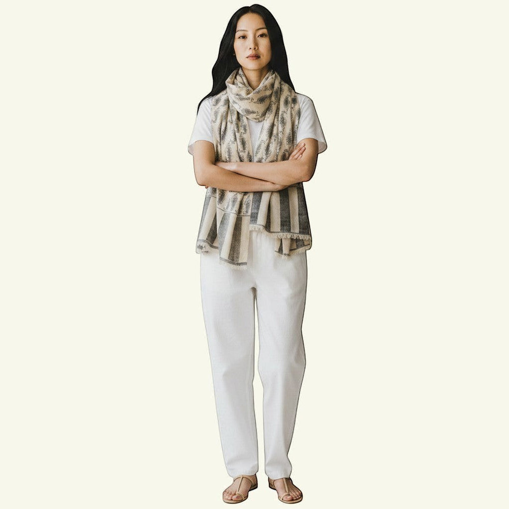 Indus Weavers handwoven white and black paisley Kani Pashmina shawl. 100% pure cashmere, 100x200cm.