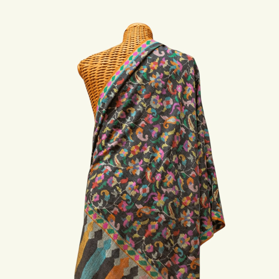 KARINA Kashmiri Kani Pashmina Shawl – Close-Up Multicolour Kani Weave Pattern Detail | Indus Weavers