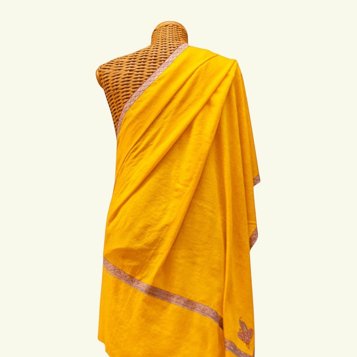 PILA Luxury Yellow Pashmina – Flat Lay Showing Full 200x100cm Soft Yellow Cashmere Shawl with Hashidaar Embroidered Border | Indus Weavers